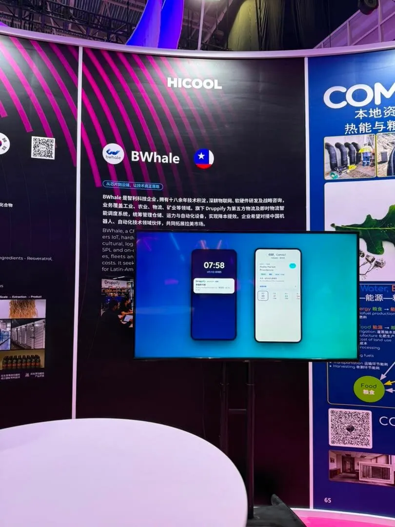 Stand de BWhale en HICOOL 2026 con Druppify en pantalla